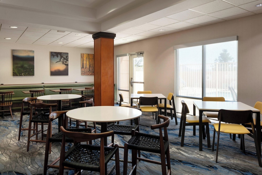 Fairfield Inn & Suites by Marriott Redding - photo 36