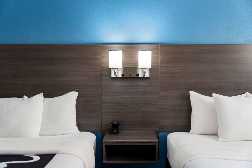 La Quinta Inn & Suites by Wyndham Round Rock North - photo 29