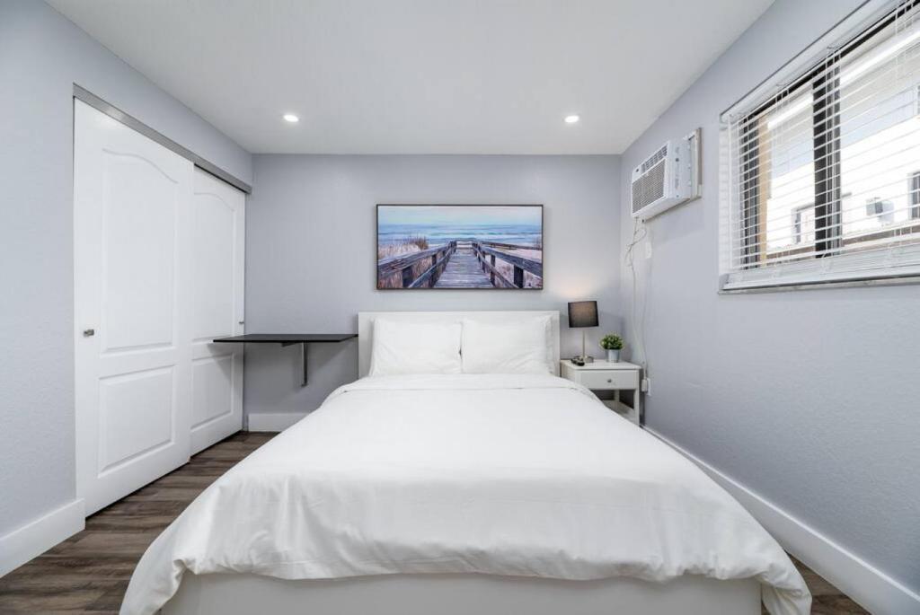 Shell On The Beach 102 Renovated — 4-Star Luxury Hotel in Hollywood, United States