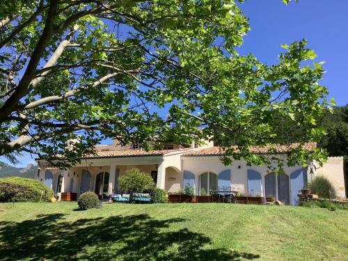 Le Cheval Blanc — Serres