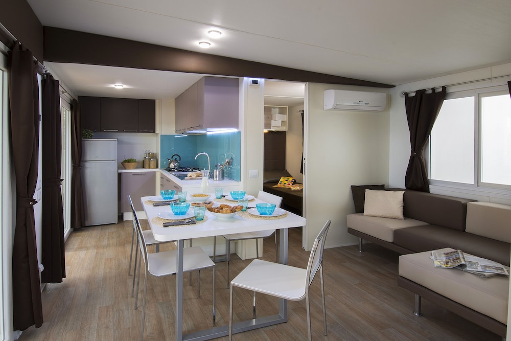 Camping Park delle Rose — 4-Star Luxury Hotel in Lazise, Italy
