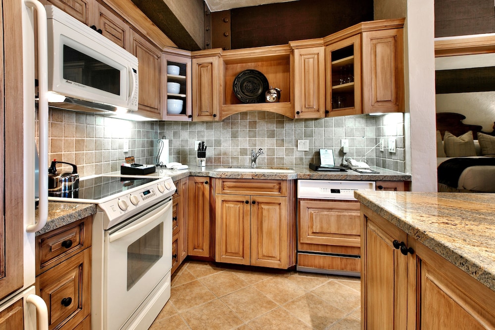 Luxury Three Bedroom Suite with Mountain Views and Hot Tub 3 Apartment Hotel by RedAwning - photo 8