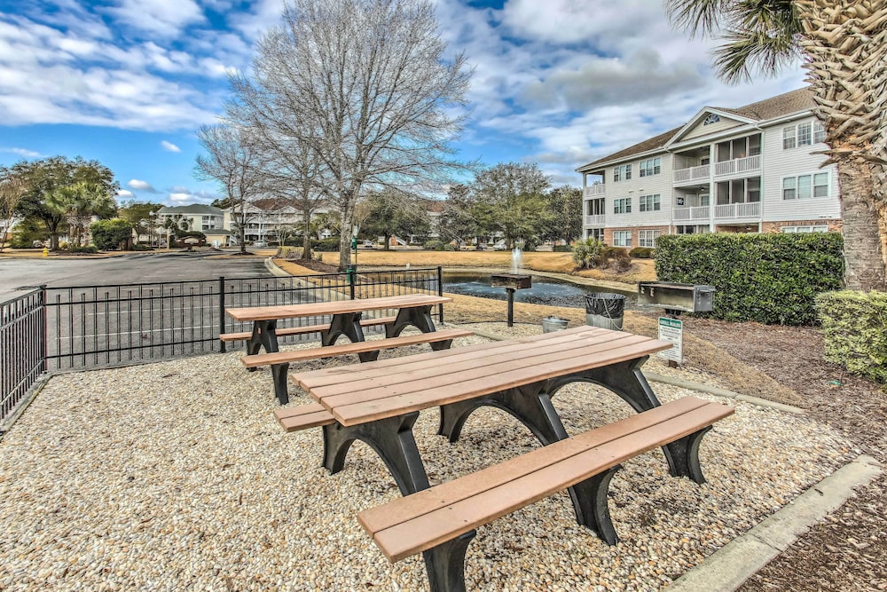 Pool Beach & Golf: Barefoot Resort Condo - photo 13