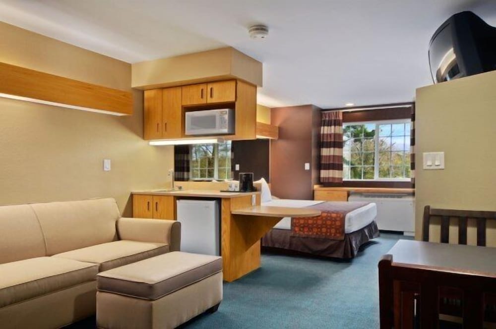 Stay Beyond Inn & Suites - photo 4