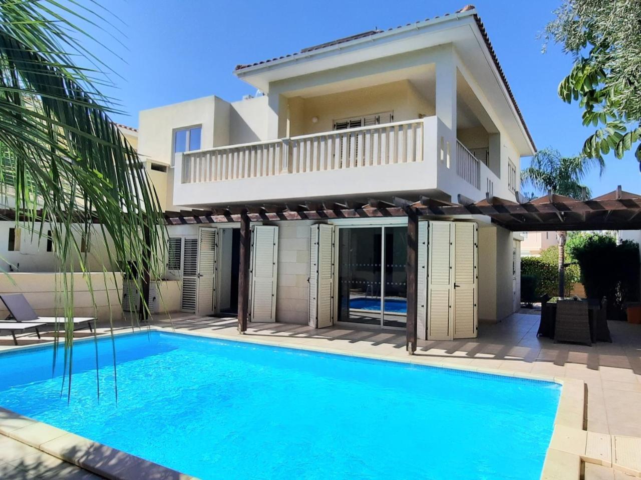 Villa Larnaca Bay Resort - carbon neutral hotel in Voroklini