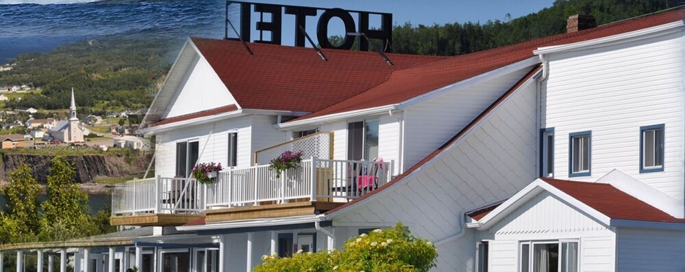 Hotel Motel Grande Vall e des Monts in Gaspe, Canada