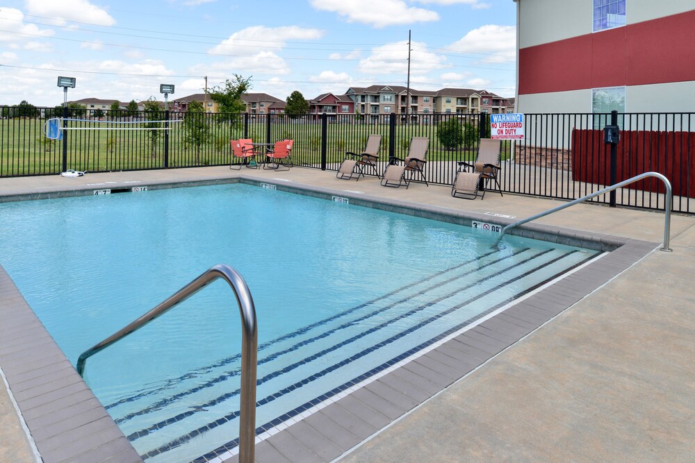 Express Inn & Suites - photo 25