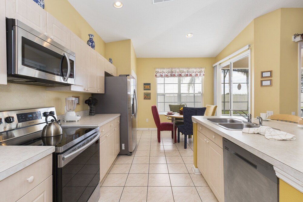 Sunshine Station Spacious 4 bed Windsor Palms resort home that's close to Disney - photo 11