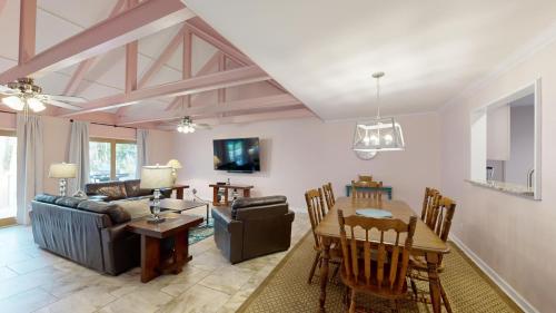 526 Queens Grant - photo 7