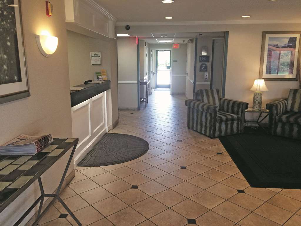 La Quinta Inn & Suites by Wyndham Chicago Gurnee - photo 7