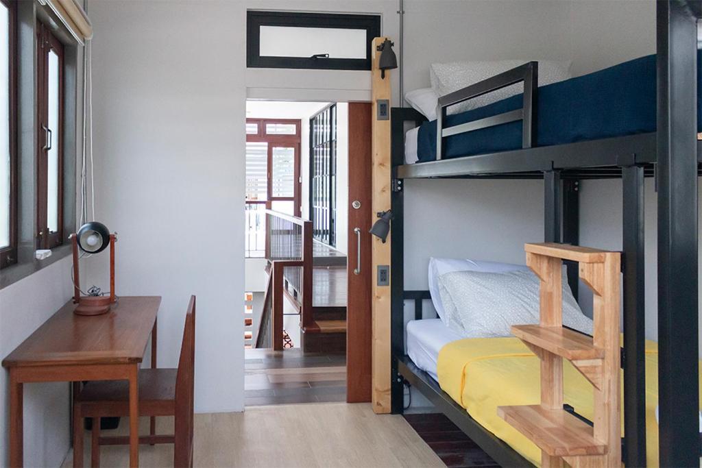 Liaw Base House