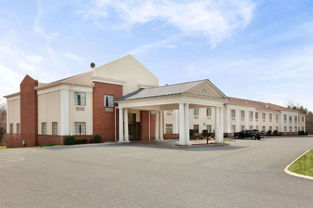 Days Inn by Wyndham Altavista - featured photo