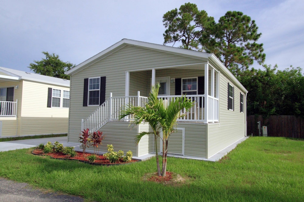 Siesta Bay RV Resort in Fort Myers, United States