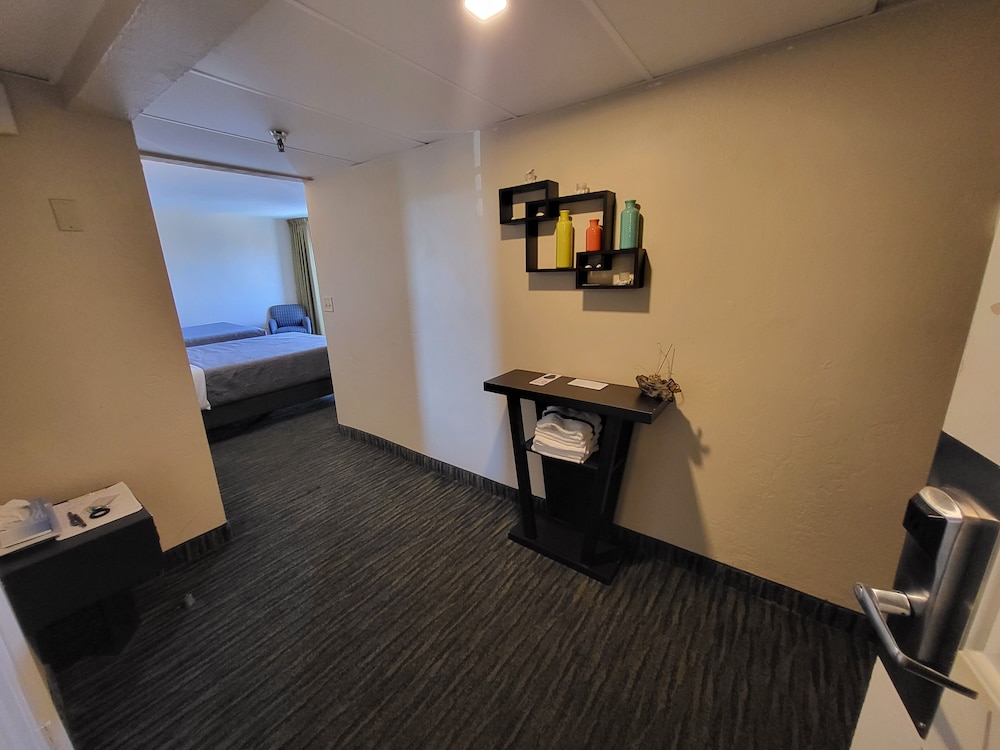 Beachside Hotel - photo 8