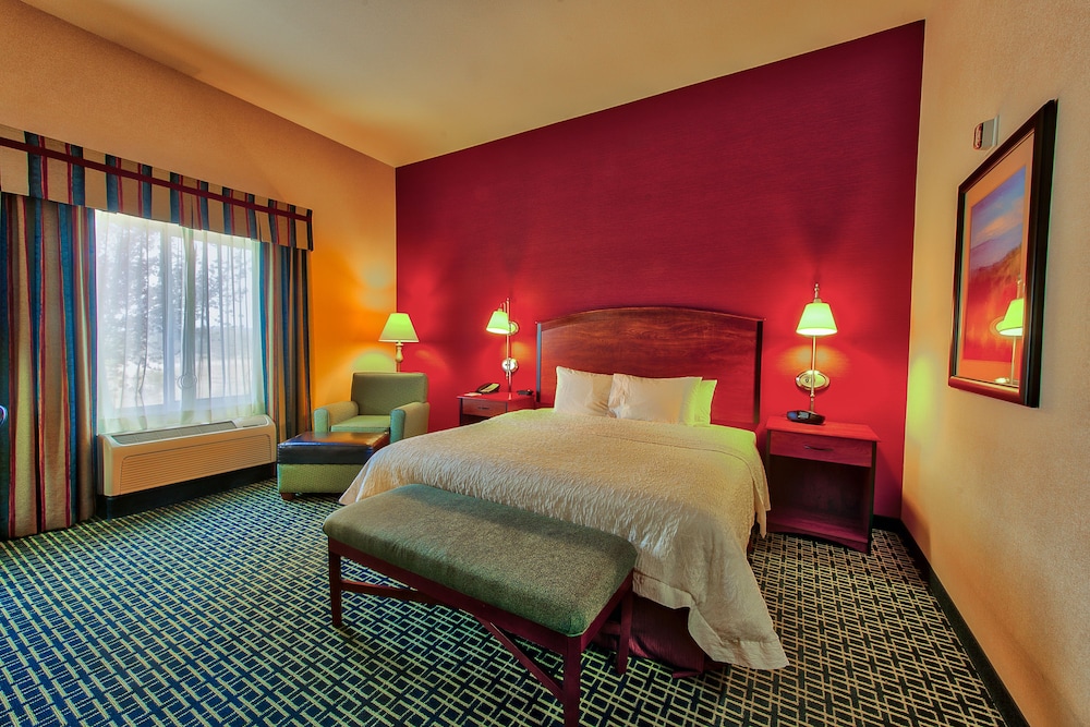 Hampton Inn & Suites Ridgecrest - photo 11