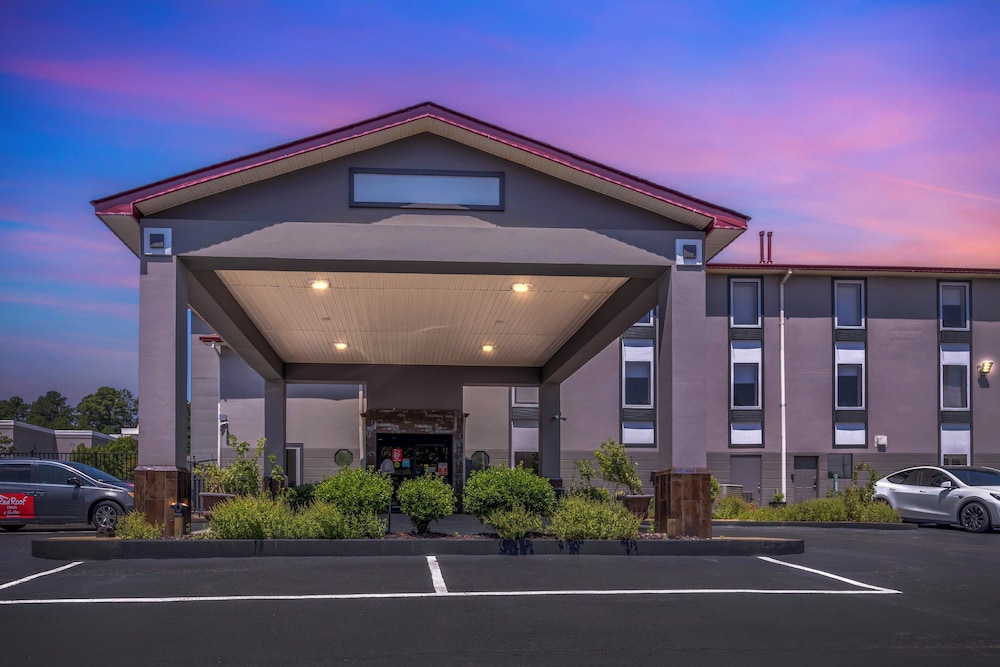 Americas Best Value Inn And Suites Clinton Jackson in Clinton, United States