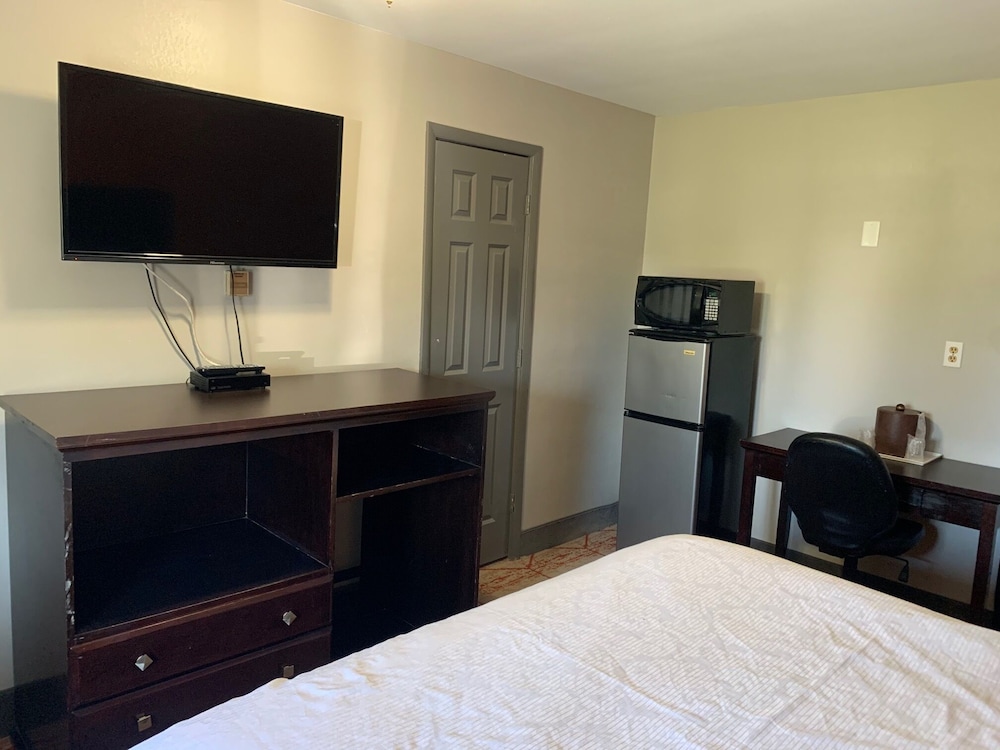 Stadium View Inn - photo 10