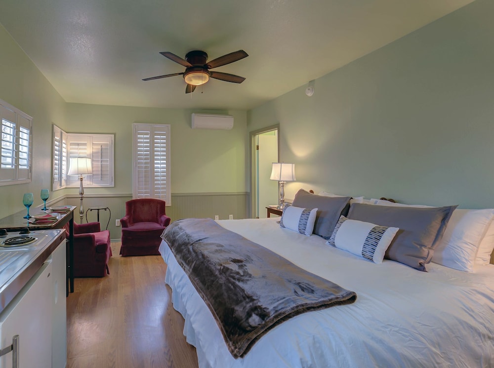 Carlisle Garden Suites - photo 24