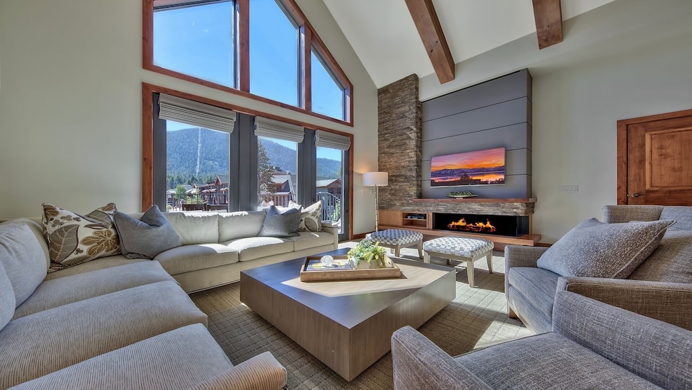 LuxuryÂ 4br Steps From Heavenly Village & Gondola 4 Bedroom Condo by RedAwning — 4-Star Luxury Hotel in South Lake Tahoe, United States