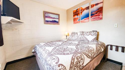 Red Rock Motel and Dam Motel - photo 14