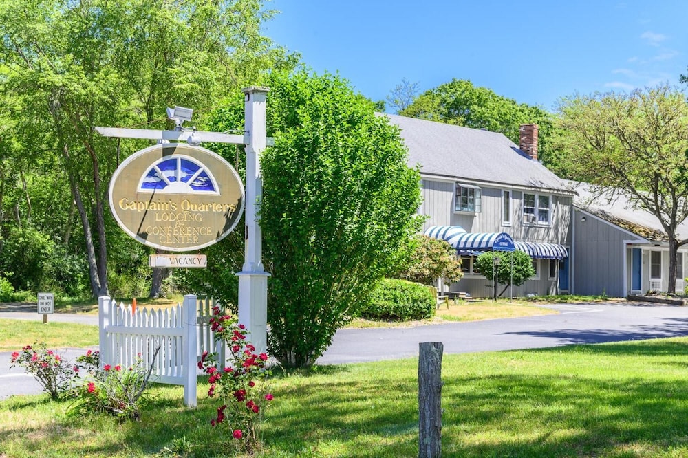 Captains Quarters Motel & Conference Center - featured photo