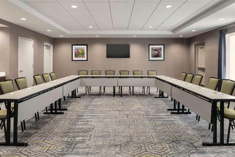Hampton Inn Brooklyn Park - photo 4