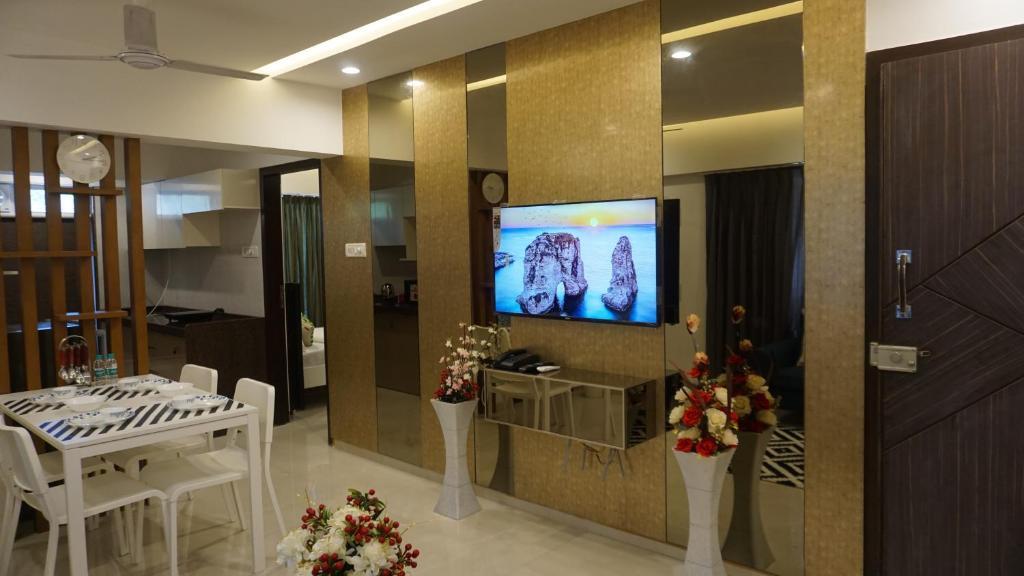2BR Mumbai theme service apartment for staycation by FLORA STAYS