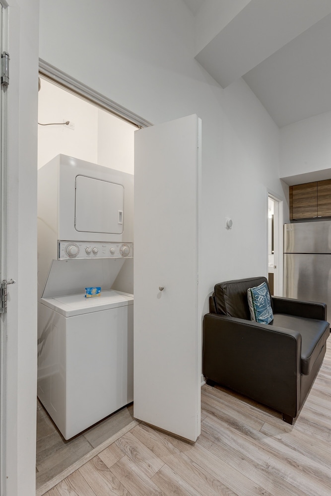 Enjoy A Romantic Chicago Getaway This Windy City Studio Is Perfect For 2 747 Lofts Cabin 104 by RedAwning - photo 9