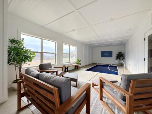 Honeycomb Hollow View Hot Tub Pool Game Room in Pigeon Forge, United States