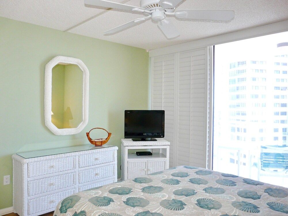 South Seas Tower 4 1209 - photo 21