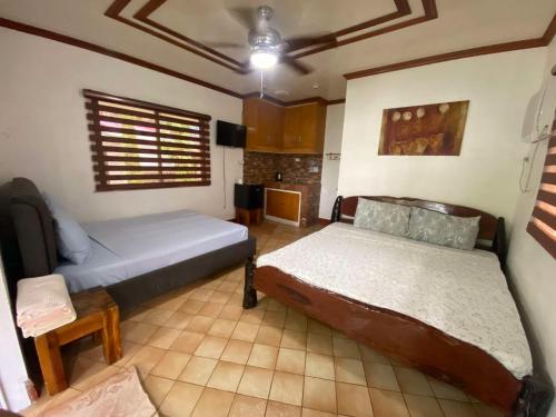 Cottage 1 Appleton Liitle Paradise Beach Resort Restaurant — Real