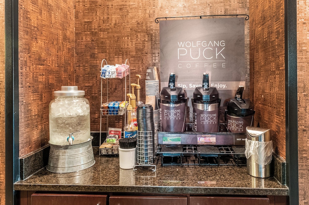 Cobblestone Hotel & Suites Appleton International Airport - photo 25