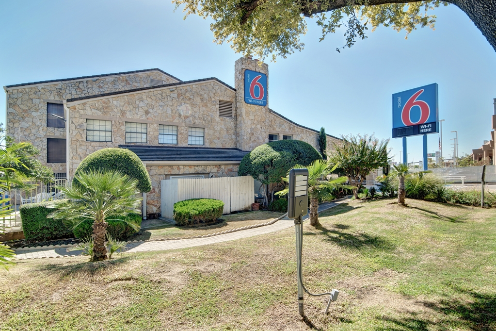 Motel 6 Dallas TX Forest Lane - photo 2