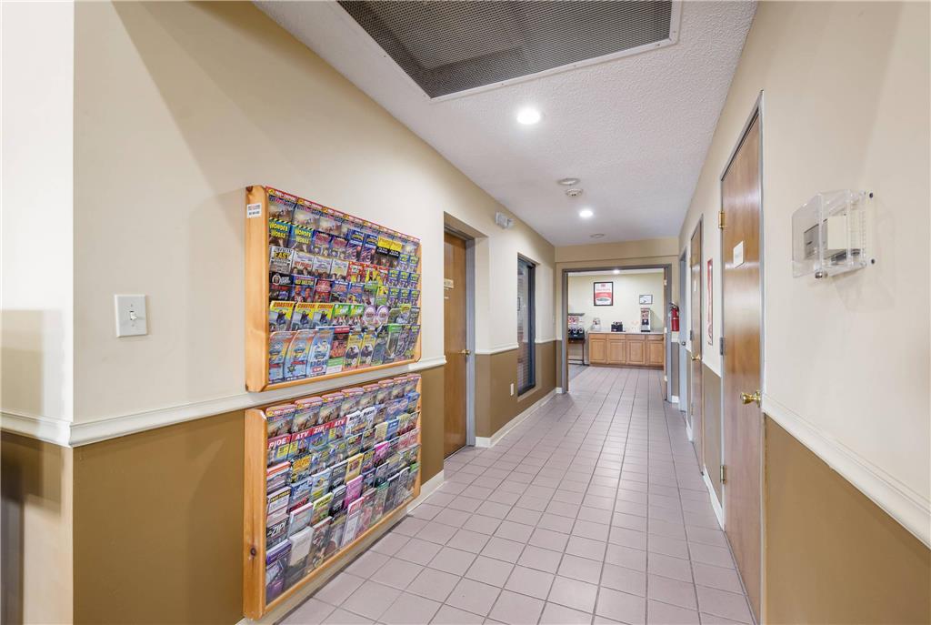 Econo Lodge Inn & Suites Knoxville East - photo 29