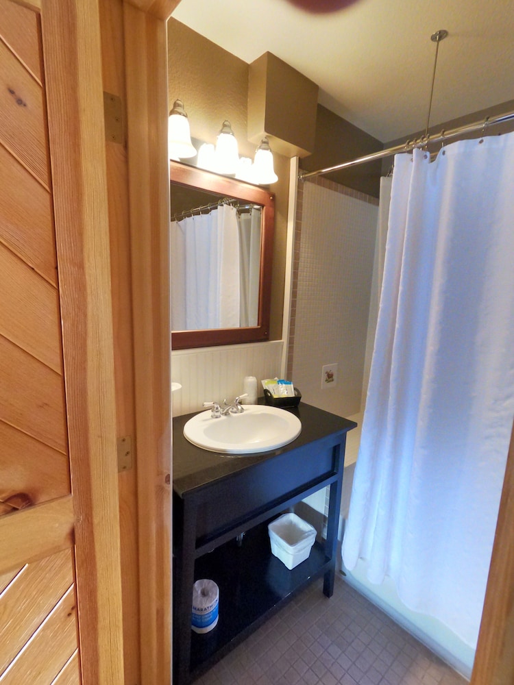 Creekside Lodge - photo 9