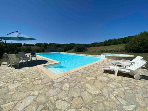 Peaceful gArte with stunning pool near market town — 4-Star Luxury Hotel in Montaigu-De-Quercy, France