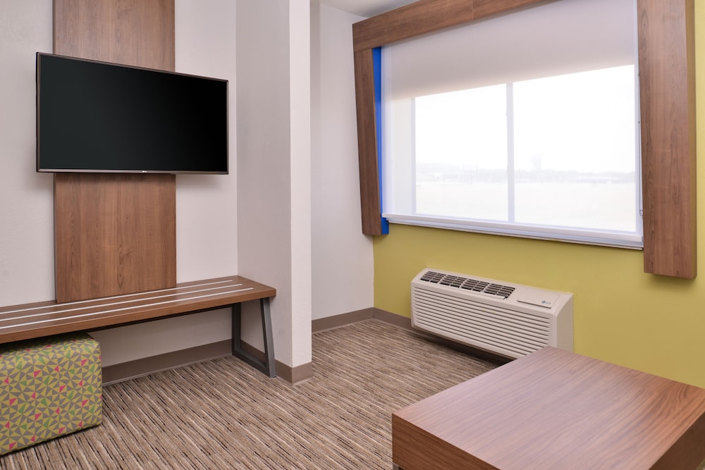 Holiday Inn Express Hotel & Suites Mesquite by IHG - photo 8