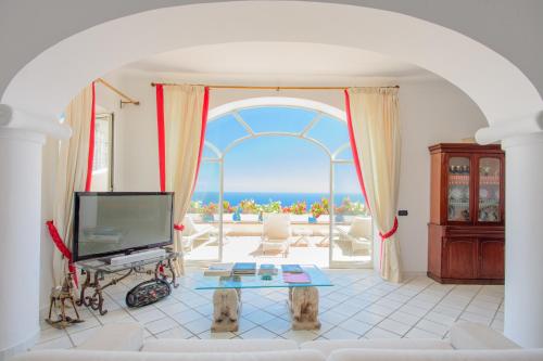 Villa Cristina No steps Amalfi Coast Views Hot tube — 4-Star Luxury Hotel in Praiano, Italy