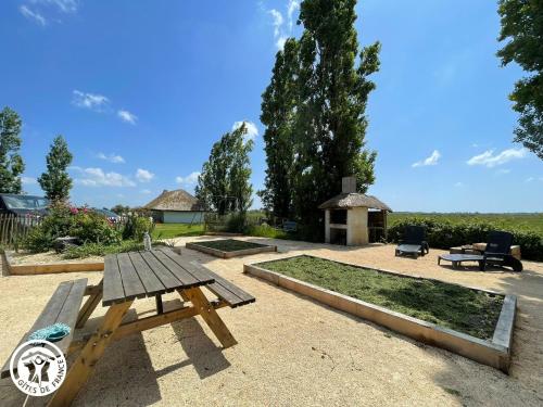 Séjour Authentique en Bourrines Traditionnelles à Beauvoir sur Mer FR 1 426 583 — hotel in Beauvoir-Sur-Mer