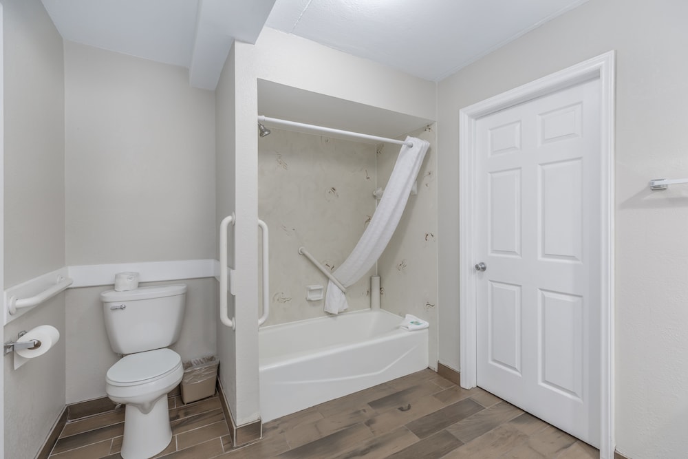 Crossroads Inn & Suites - photo 19