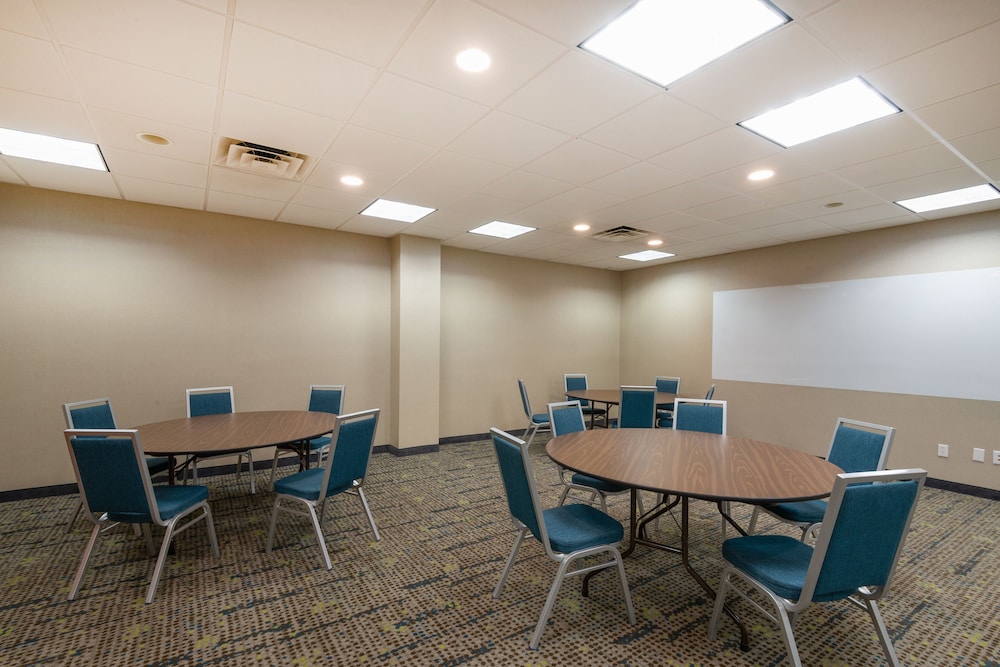 Hampton Inn Belle Vernon - photo 34
