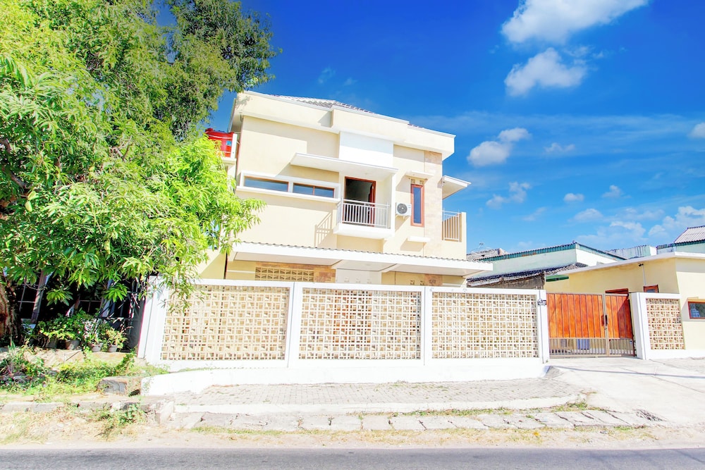 Hotel O Tinampi House Syariah in Cepu, Indonesia