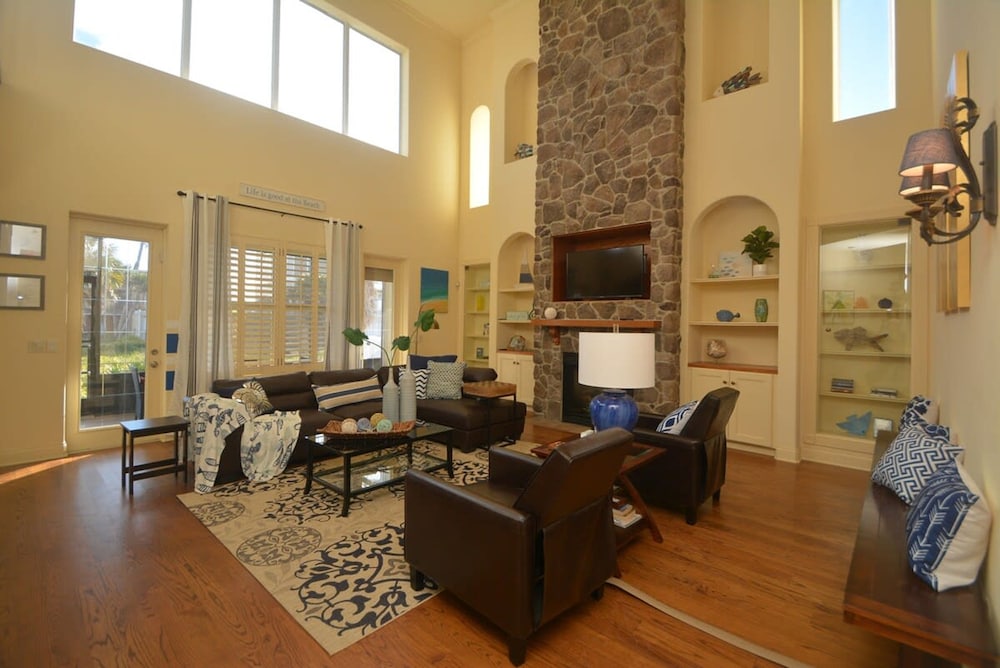 Ocean View Paradise Steps away from the Beach Will Accommodate Up To 10 People including 1 3 Fa - photo 12