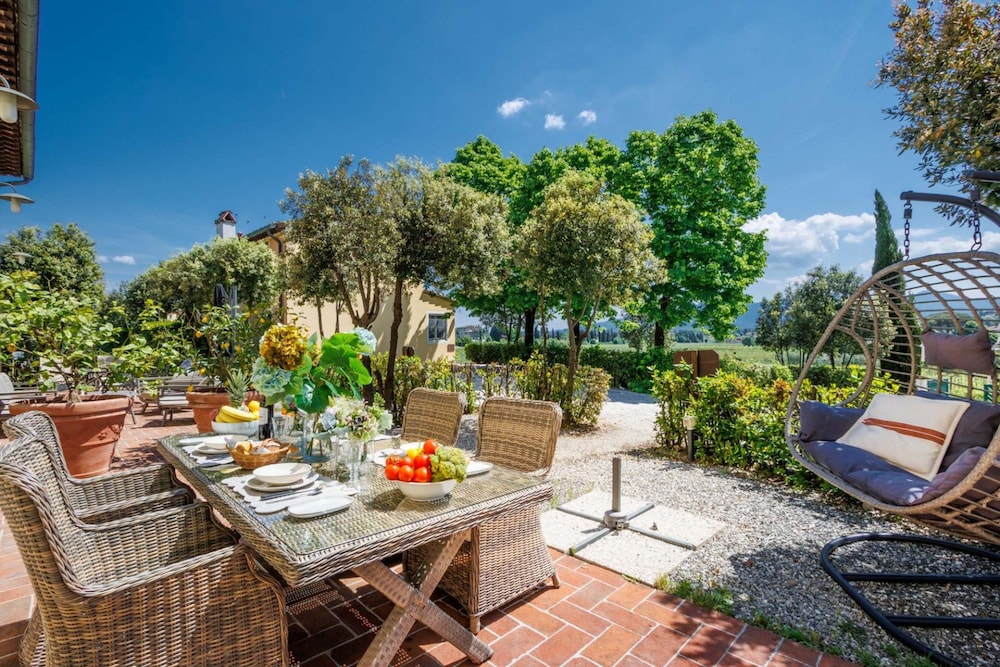 Elisa Farmhouse Apartment in Wine Resort in Lucca, Italy