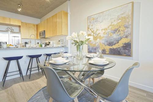 Loft Lv8 Elegant Urban Oasis in Downtown Vegas
