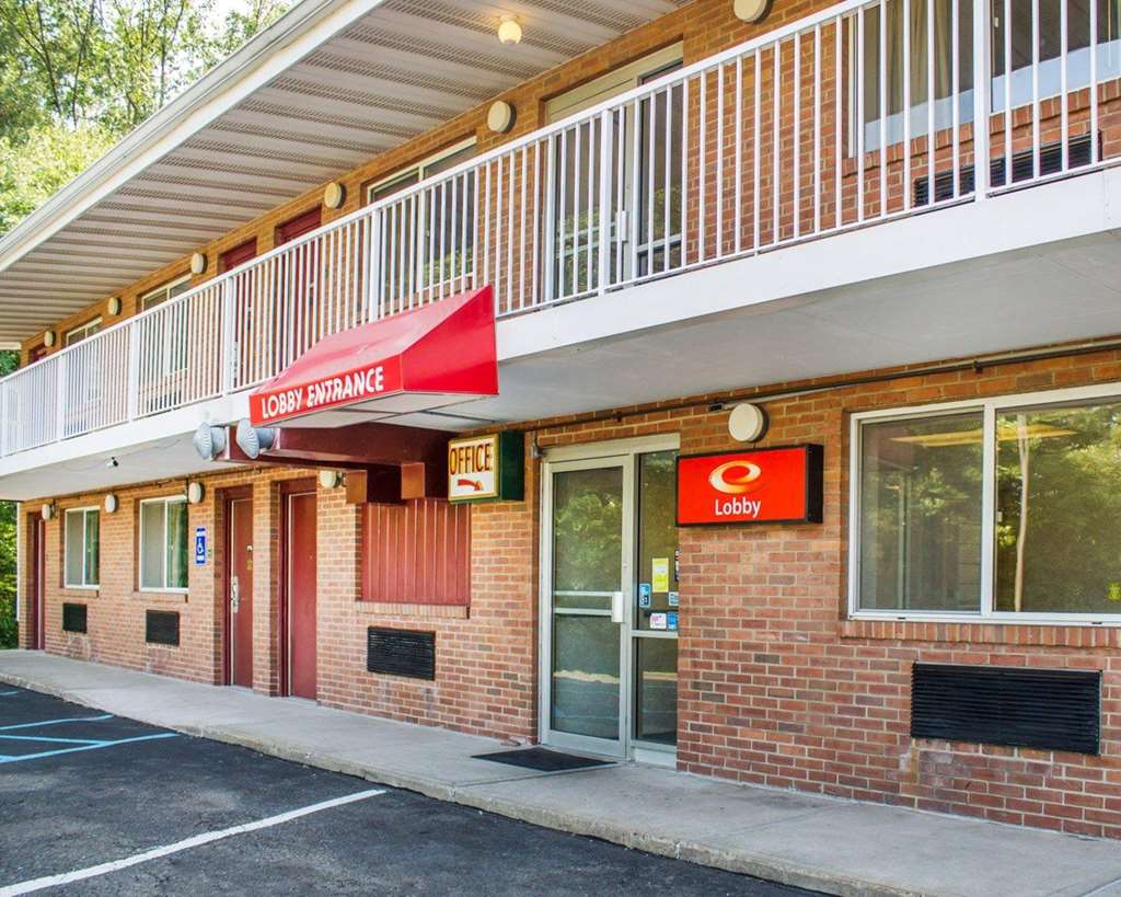 Econo Lodge Drums — Scranton