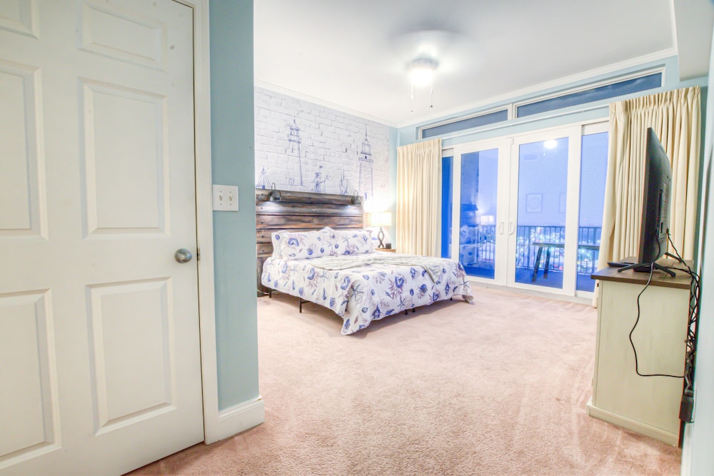 Laketown Wharf Resort by Aneliya's Rentals - photo 191