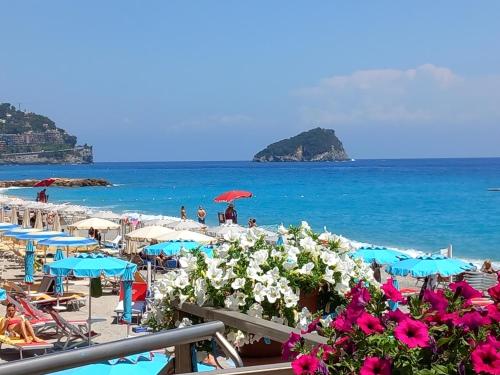Holiday Sea View — 4-Star Luxury Hotel in Spotorno, Italy
