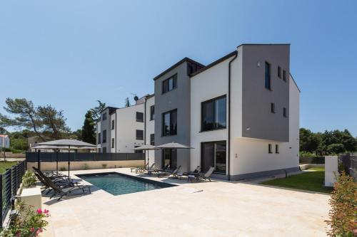 Luxury Apartment Matic II with shared Pool and Seaview — 4-Star Luxury Hotel in Funtana, Croatia