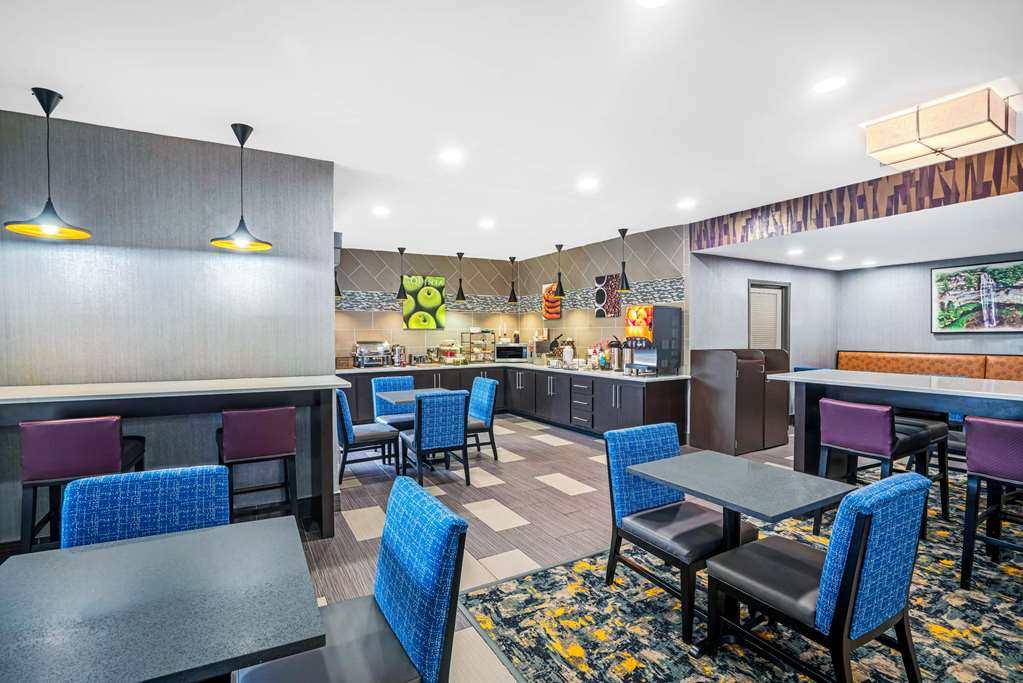 La Quinta Inn & Suites by Wyndham Cookeville - photo 26
